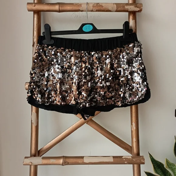 🍓 Forever 21 Sequin Dolphin Shorts New - Picture 4 of 17